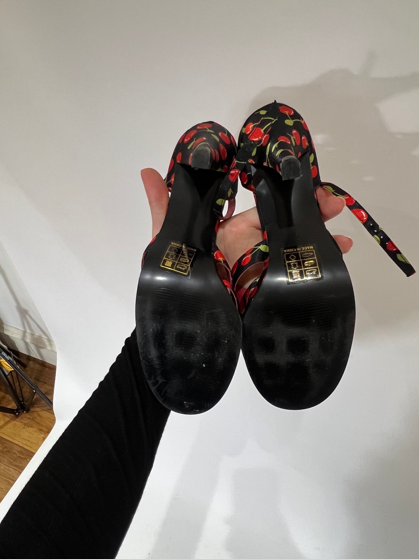 Vintage NYLA Cherry Heels 37