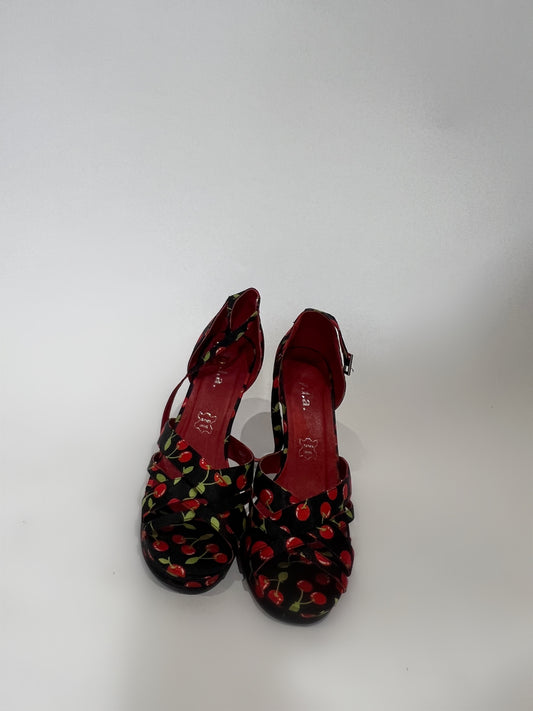Vintage NYLA Cherry Heels 37
